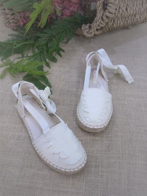 Beige Communion girl espadrilles with ribbons - Image 1
