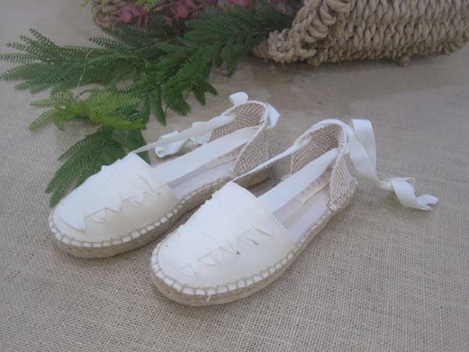 Beige Communion girl espadrilles with ribbons - Image 3