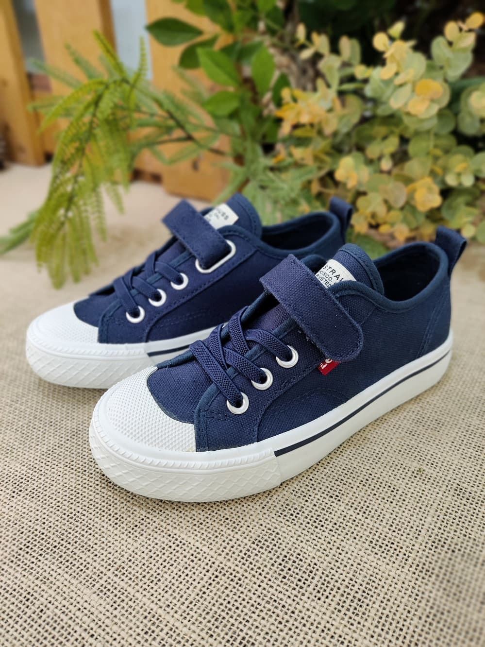 Levi's Unisex Kids Navy Blue Canvas Sneakers - Image 5