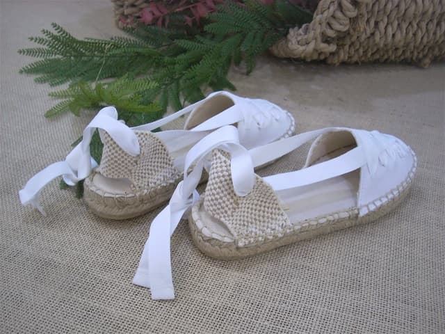 White Communion girl espadrilles with ribbons - Image 3
