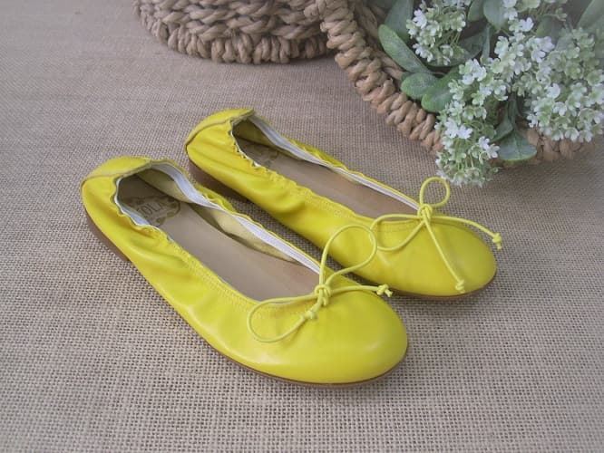 Yellow leather ballerinas for girls - Image 3