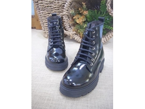 Bota Motera Charol Negro para niñas - Imagen 2